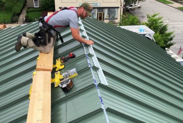 Installing-a-Metal-Roof-in-a-Commercial-Space-1024x576